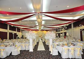 Bukit Merah Laketown Resort