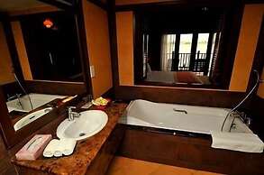 Bukit Merah Laketown Resort