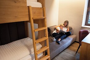 Hotel Vioz - Family Hotel & Apartments