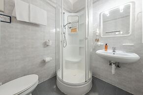 Hotel Vioz - Family Hotel & Apartments
