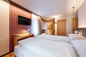 Hotel Vioz - Family Hotel & Apartments