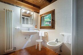 Hotel Vioz - Family Hotel & Apartments