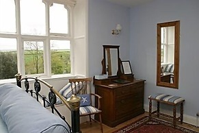 Molesworth Manor