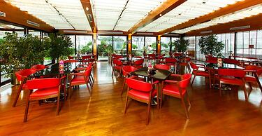 Almira Hotel Thermal Spa & Convention Center