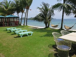 BADLADZ Beach and Dive Resort