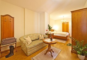Hotel Tyrol