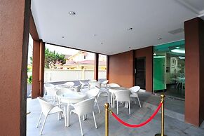 Hallmark View Hotel