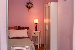 Duca's Guest House