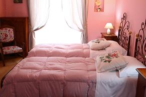Duca's Guest House