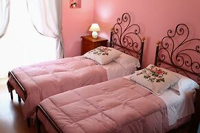 Duca's Guest House