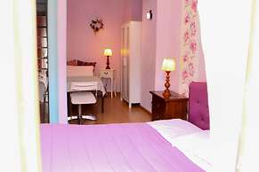 Duca's Guest House