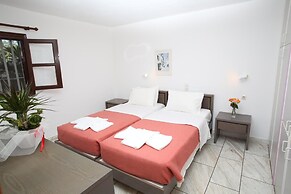Kiriakos Apartments