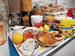 B&B Home 77