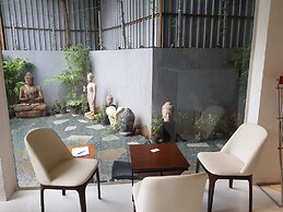 Dragonfly - The Art Hotel