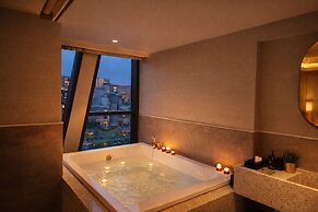 Dragonfly - The Art Hotel