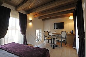 Trevi Palace Luxury Inn