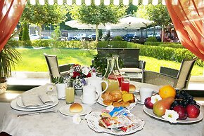 Fashion Hotel