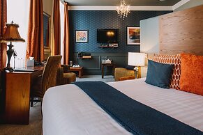 The Sun Hotel & Bar