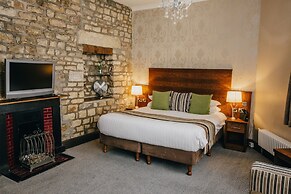 The Sun Hotel & Bar