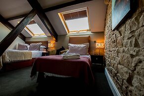 The Sun Hotel & Bar