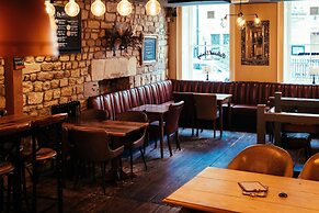 The Sun Hotel & Bar