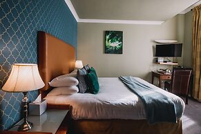 The Sun Hotel & Bar