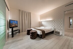 Base Hotel