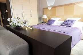 Nexus Valladolid Suites & Hotel