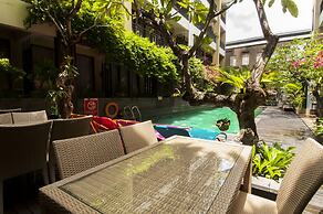 100 Sunset Hotel
