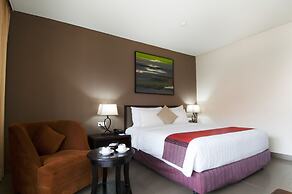 100 Sunset Hotel