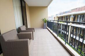 100 Sunset Hotel