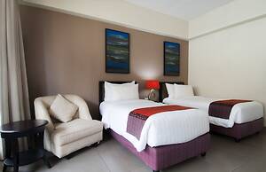 100 Sunset Hotel