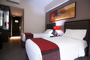 100 Sunset Hotel