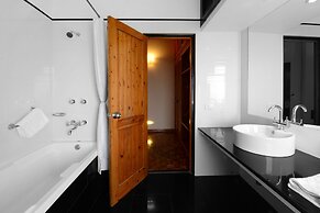 Honeymoon Inn