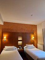 Maroa Hotel