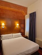 Maroa Hotel