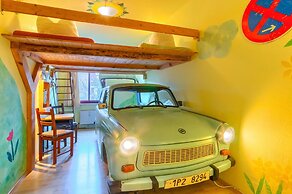 Lollis Homestay - Hostel