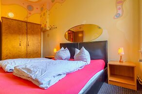 Lollis Homestay - Hostel