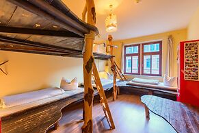 Lollis Homestay - Hostel