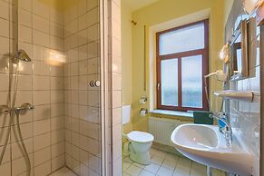 Lollis Homestay - Hostel