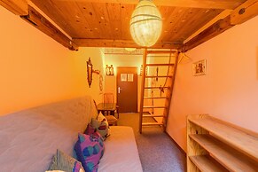 Lollis Homestay - Hostel