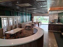 Holiday Spa Hotel