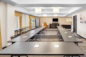 Best Western Thompson Hotel & Suites