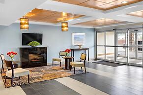 Best Western Thompson Hotel & Suites