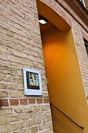 Magles Smiley Inn