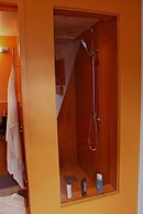 Magles Smiley Inn