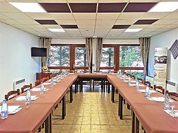 Brit Hotel Confort Pau Lons