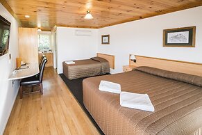 Black Gold Motel
