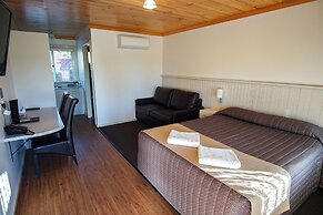 Black Gold Motel