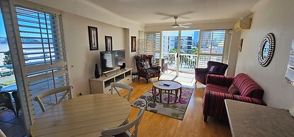 Broadbeach Holiday Apartments, Store 19